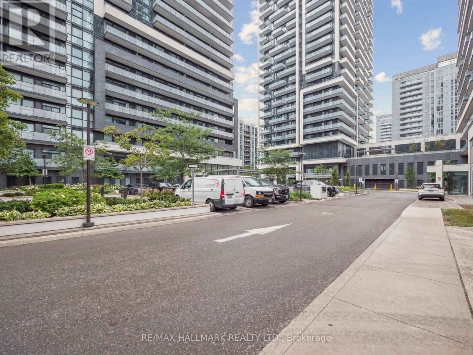 Photo 10 of 2708 105 Oneida Crescent, Richmond Hill ON
