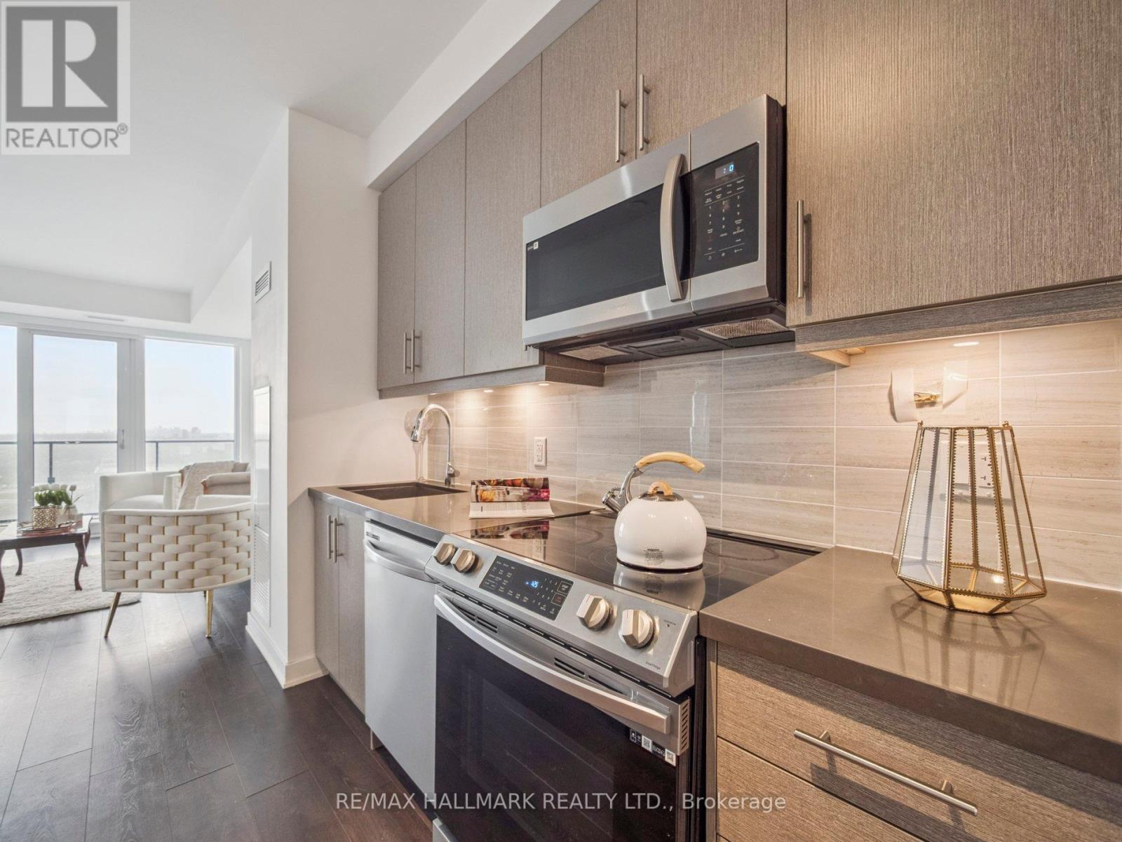 Photo 8 of 2708 105 Oneida Crescent, Richmond Hill ON
