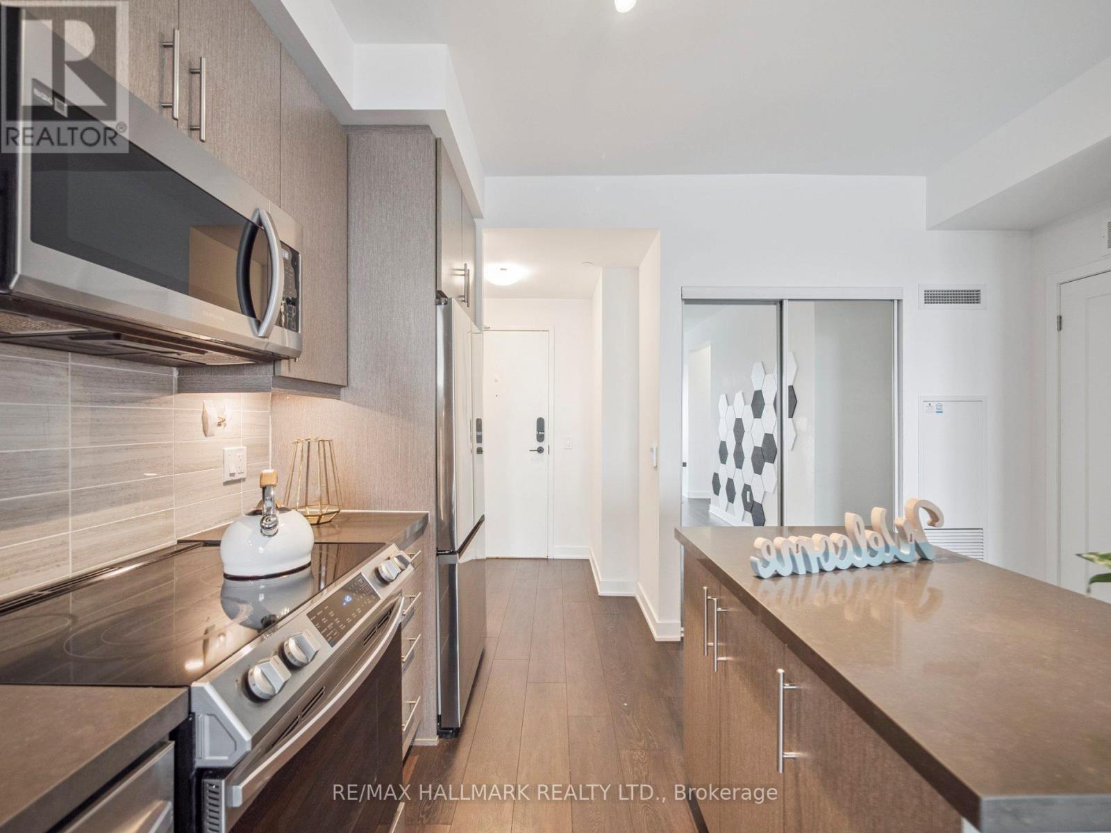 Photo 5 of 2708 105 Oneida Crescent, Richmond Hill ON