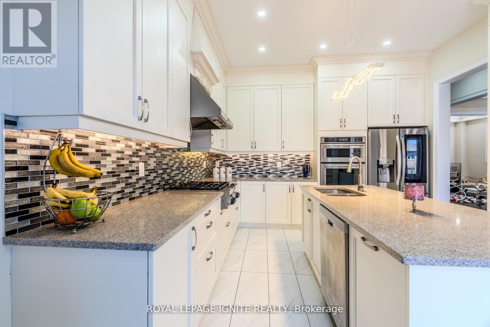 Photo 19 of 73 Kentwood Crescent, Markham ON