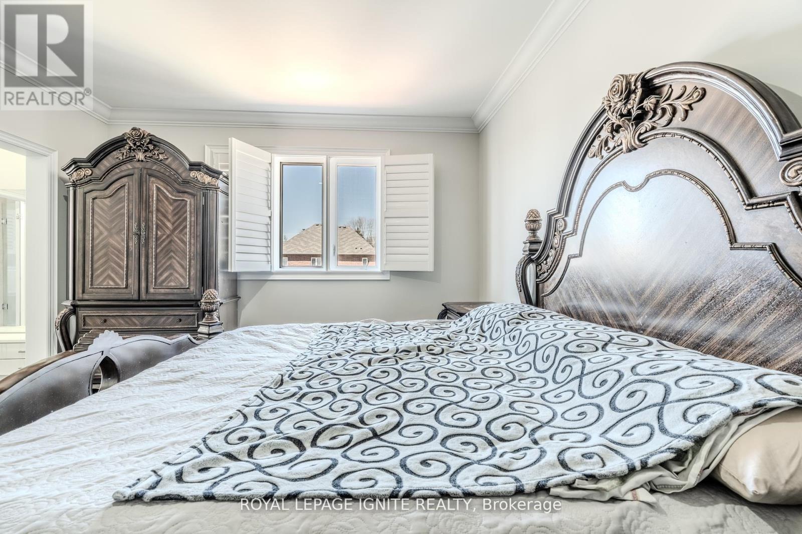 Photo 4 of 73 Kentwood Crescent, Markham ON