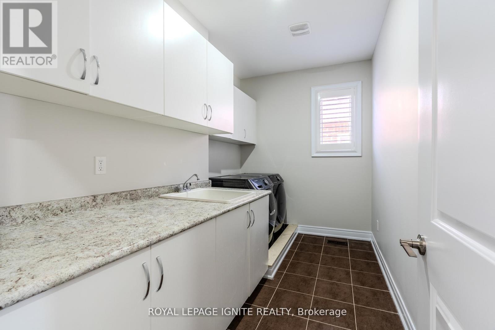 Photo 9 of 73 Kentwood Crescent, Markham ON