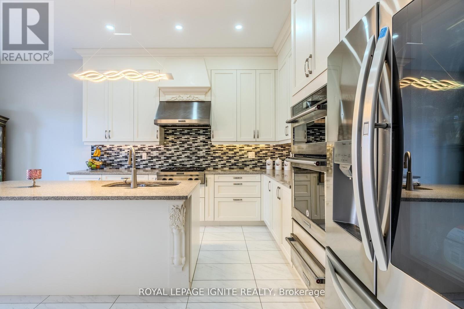 Photo 33 of 73 Kentwood Crescent, Markham ON