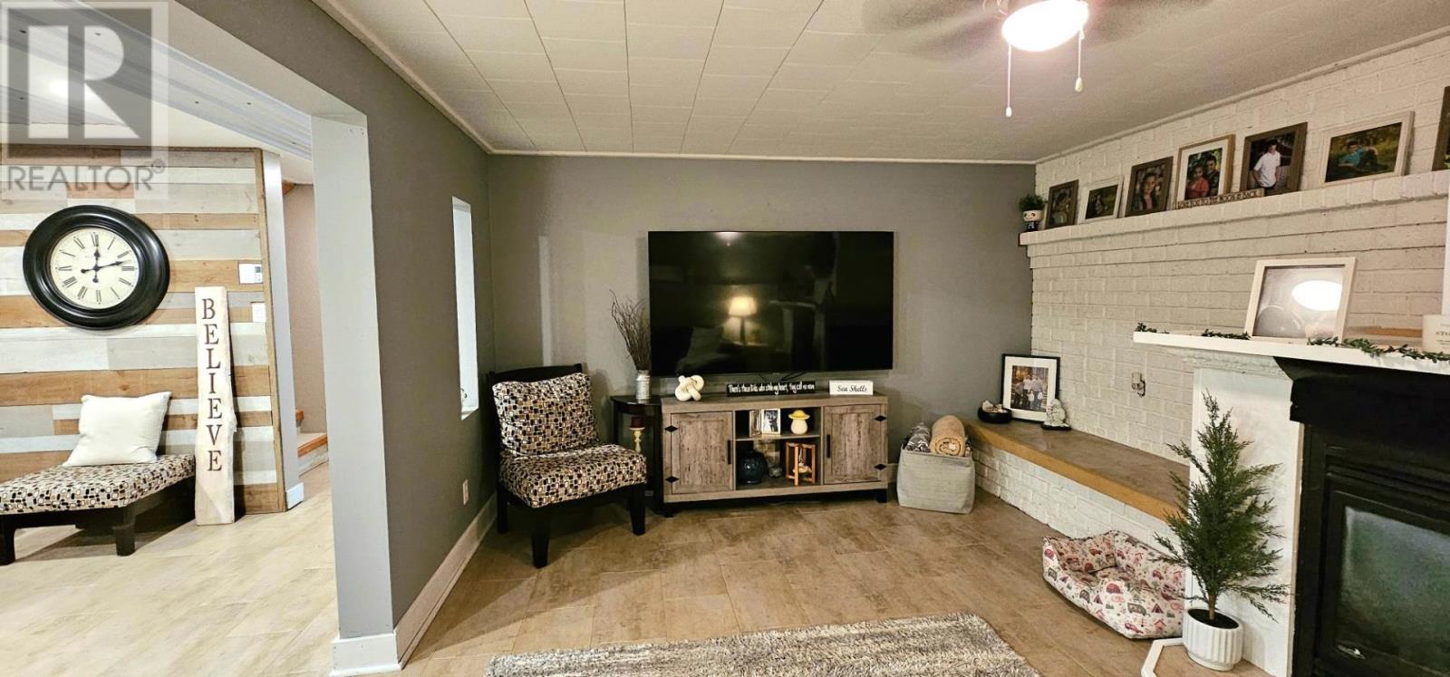 Photo 24 of 110 Dacey Rd, Sault Ste Marie ON