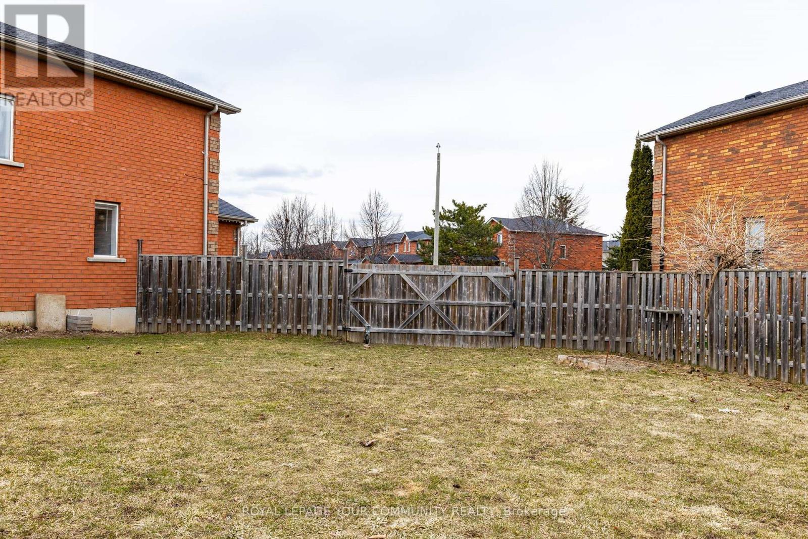 Photo 22 of 101 Black Cherry Crescent, Barrie ON