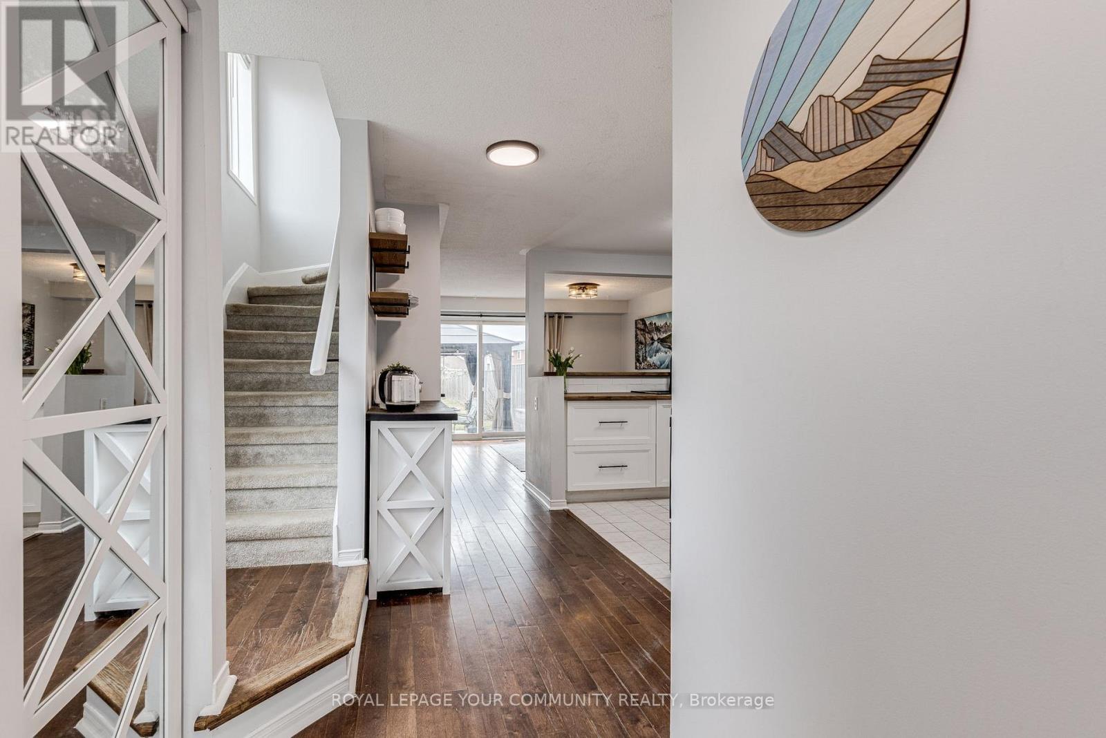 Photo 11 of 101 Black Cherry Crescent, Barrie ON