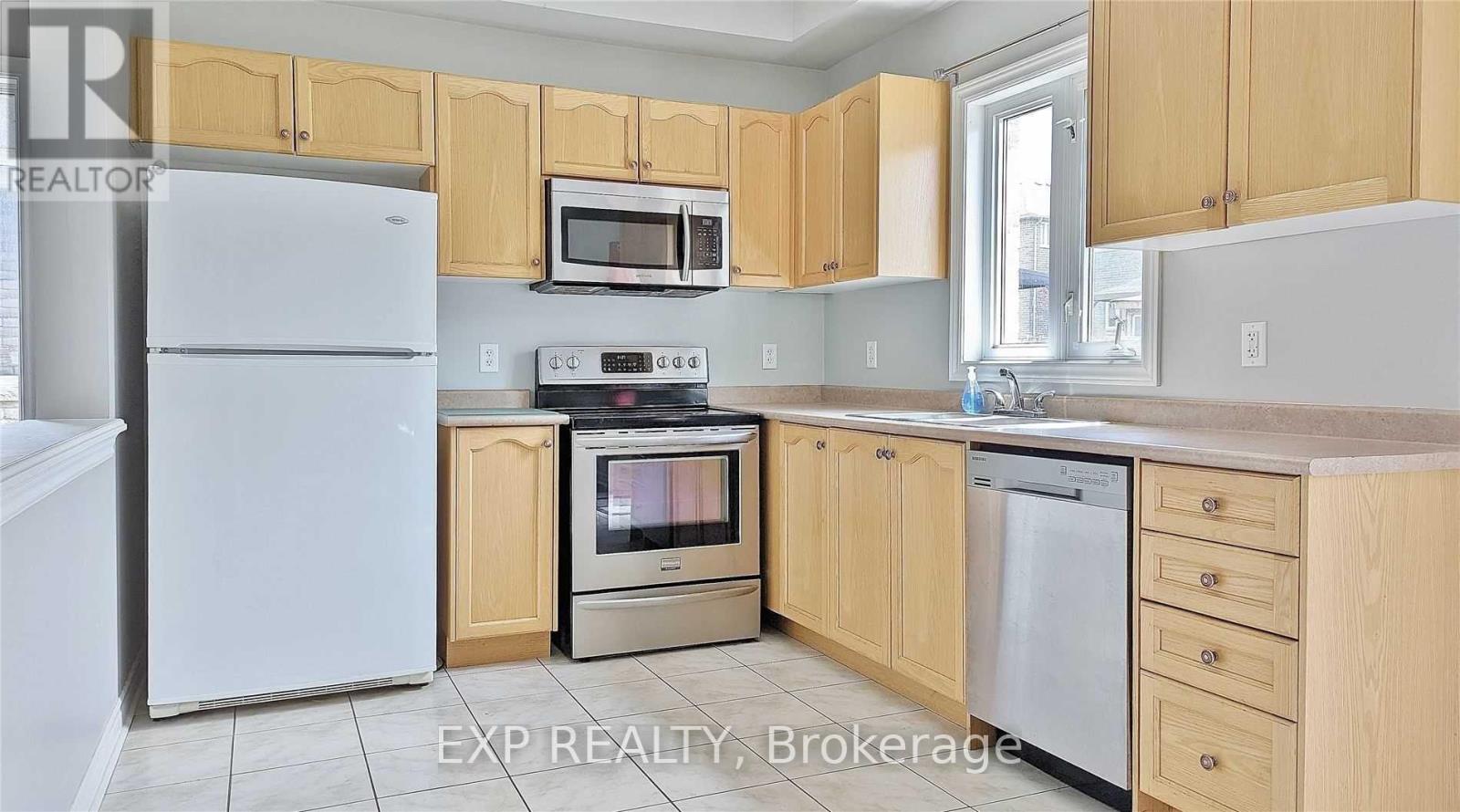Photo 8 of 277 Country Lane, Barrie ON