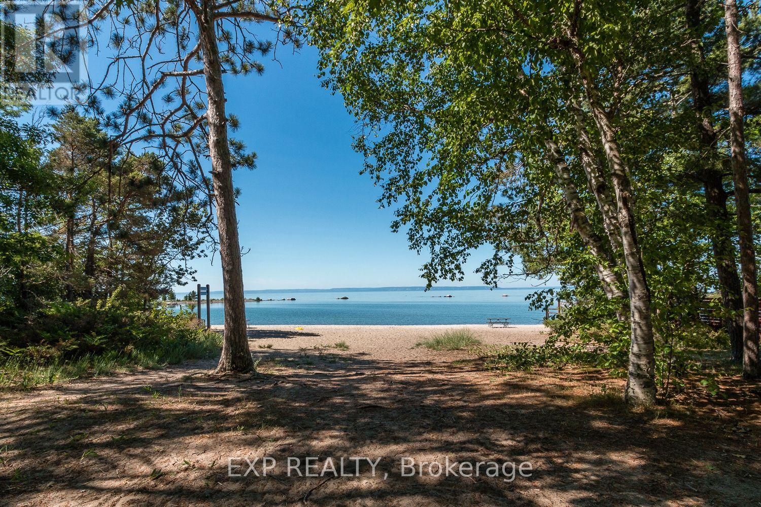 Photo 17 of 98 Rue Vanier, Tiny ON