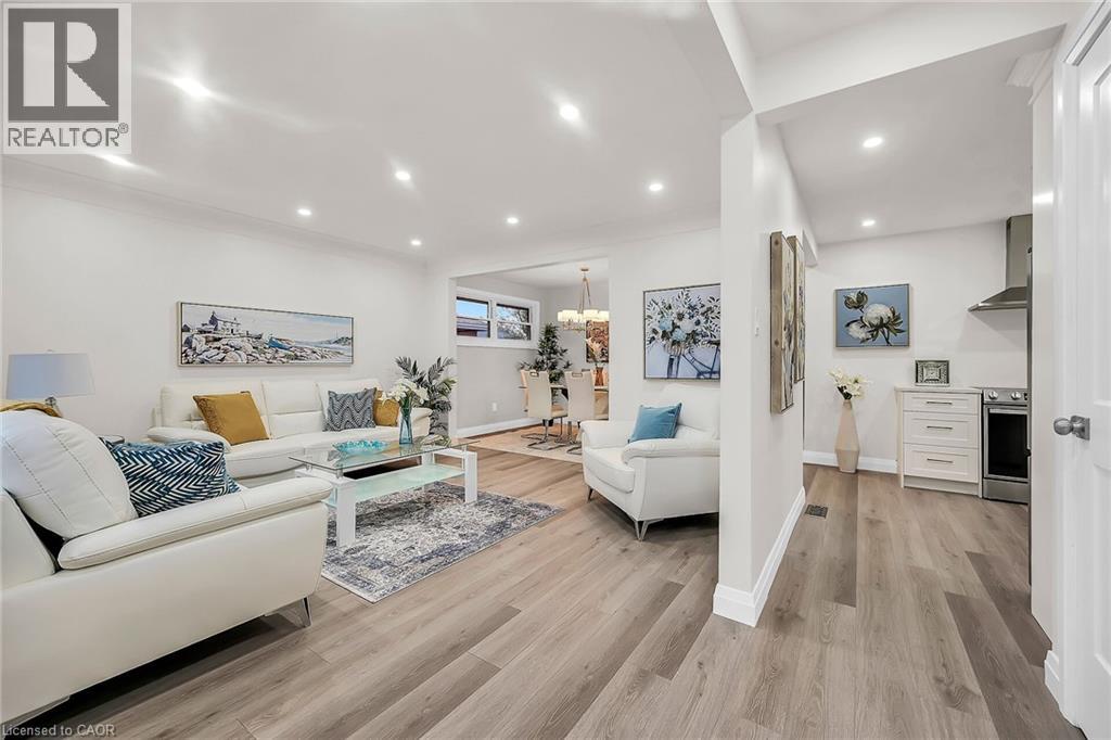 Photo 2 of 115 Mcelroy Road E, Hamilton ON