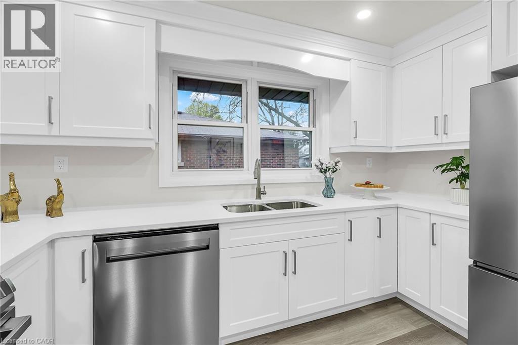 Photo 23 of 115 Mcelroy Road E, Hamilton ON