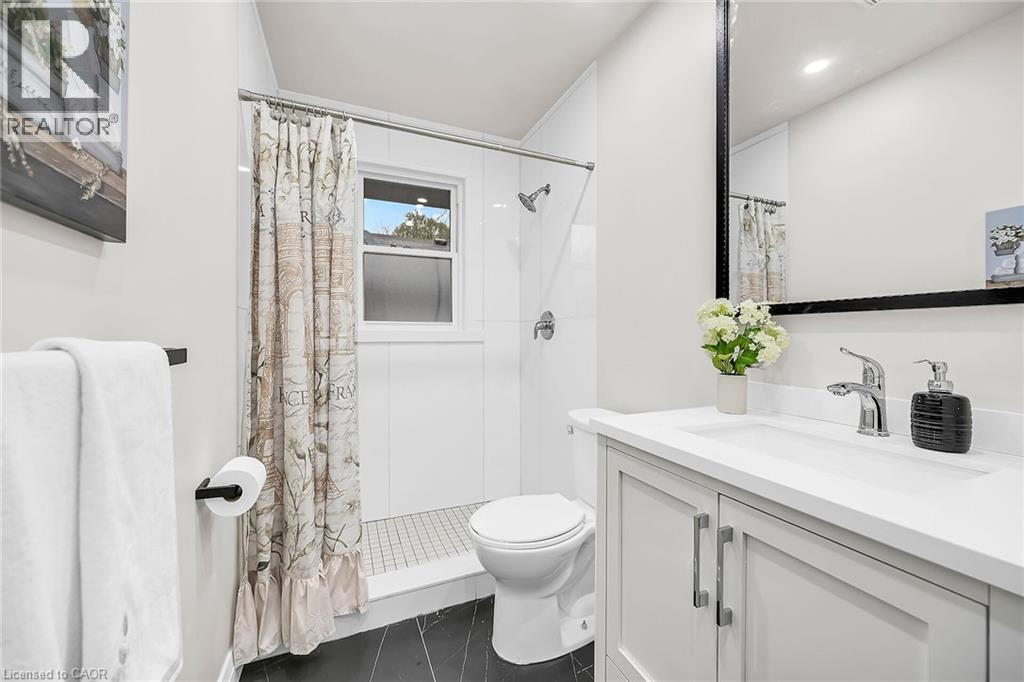Photo 39 of 115 Mcelroy Road E, Hamilton ON