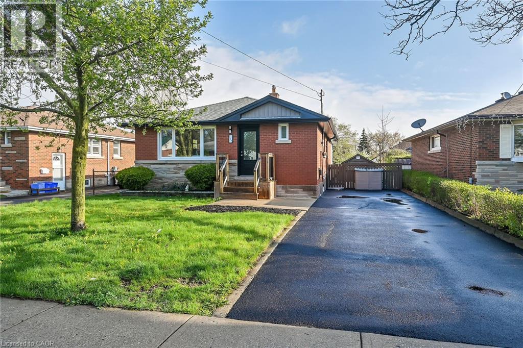 Photo 1 of 115 Mcelroy Road E, Hamilton ON