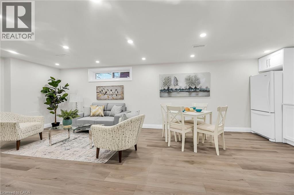 Photo 8 of 115 Mcelroy Road E, Hamilton ON