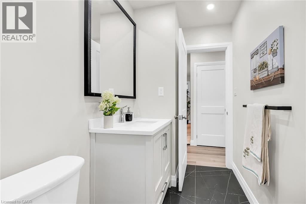 Photo 16 of 115 Mcelroy Road E, Hamilton ON