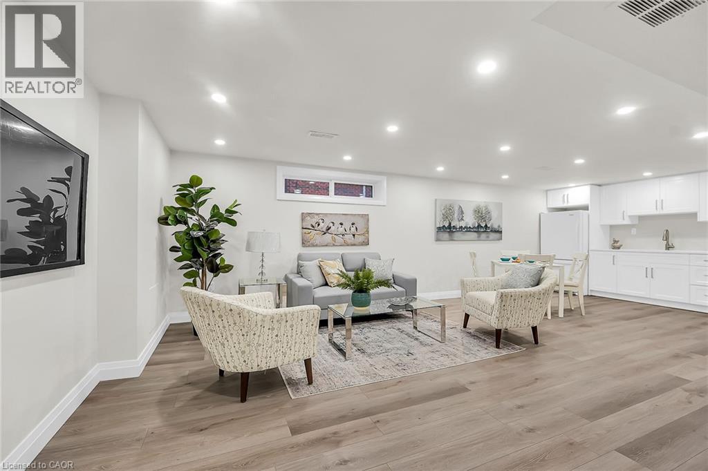 Photo 40 of 115 Mcelroy Road E, Hamilton ON