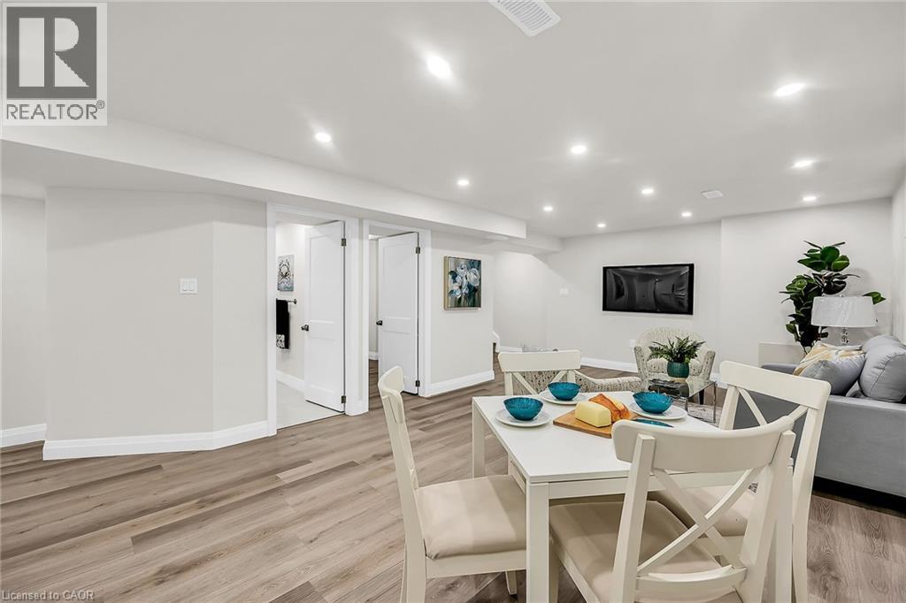 Photo 14 of 115 Mcelroy Road E, Hamilton ON
