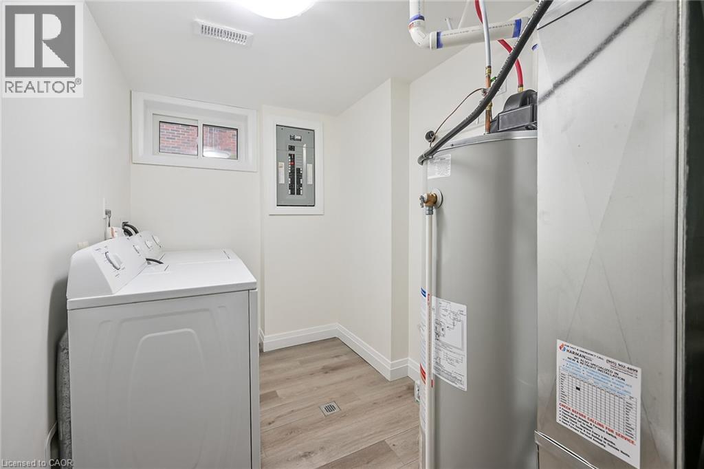 Photo 6 of 115 Mcelroy Road E, Hamilton ON