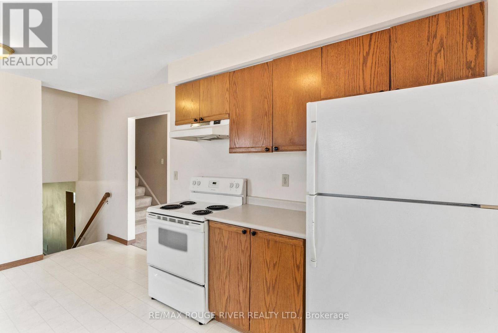 Photo 3 of 16 Borland Court, Clarington ON