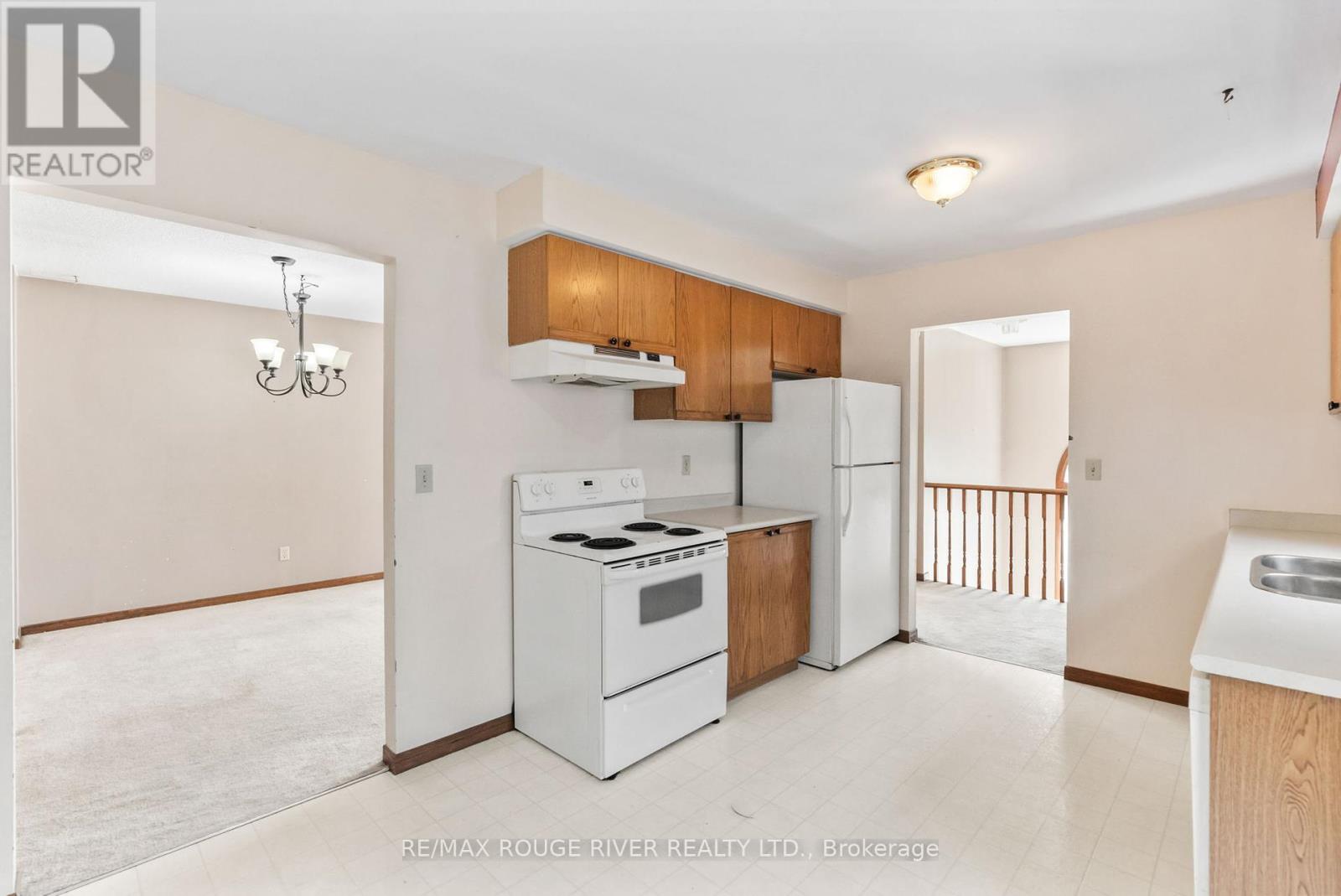 Photo 38 of 16 Borland Court, Clarington ON