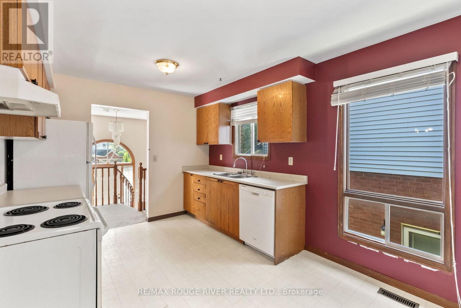Photo 32 of 16 Borland Court, Clarington ON