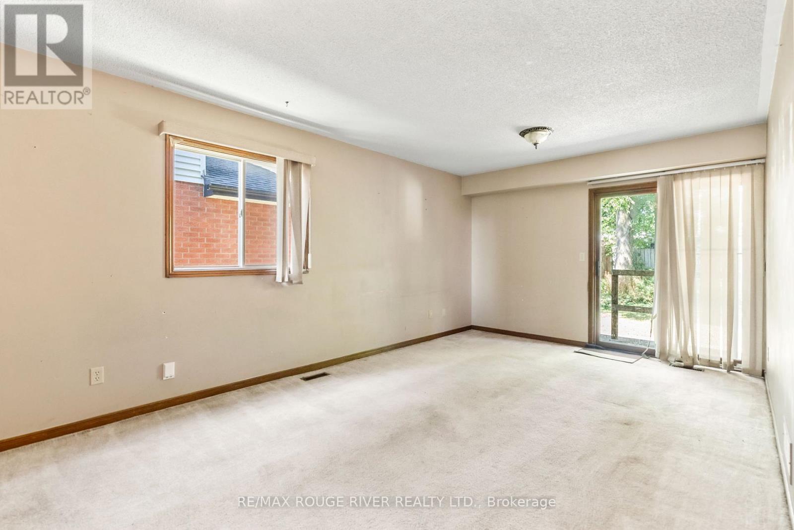 Photo 13 of 16 Borland Court, Clarington ON