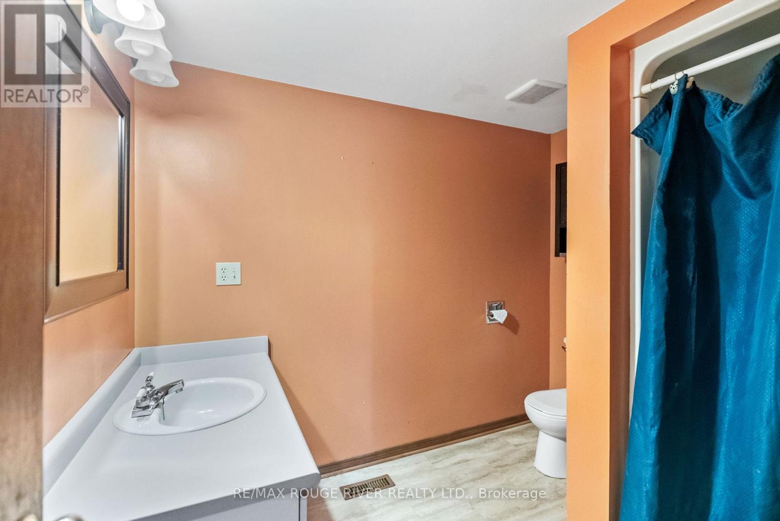 Photo 44 of 16 Borland Court, Clarington ON