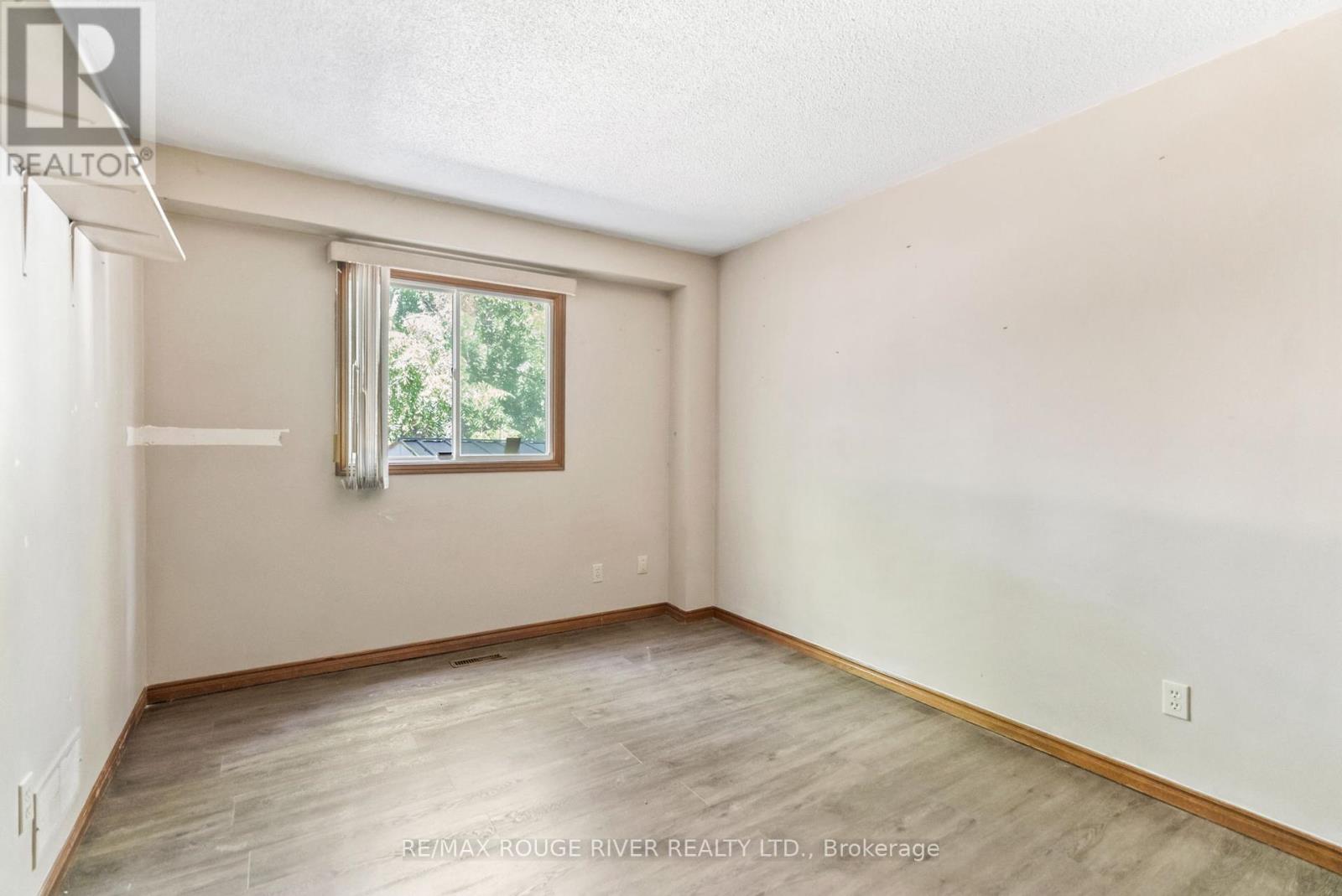 Photo 23 of 16 Borland Court, Clarington ON