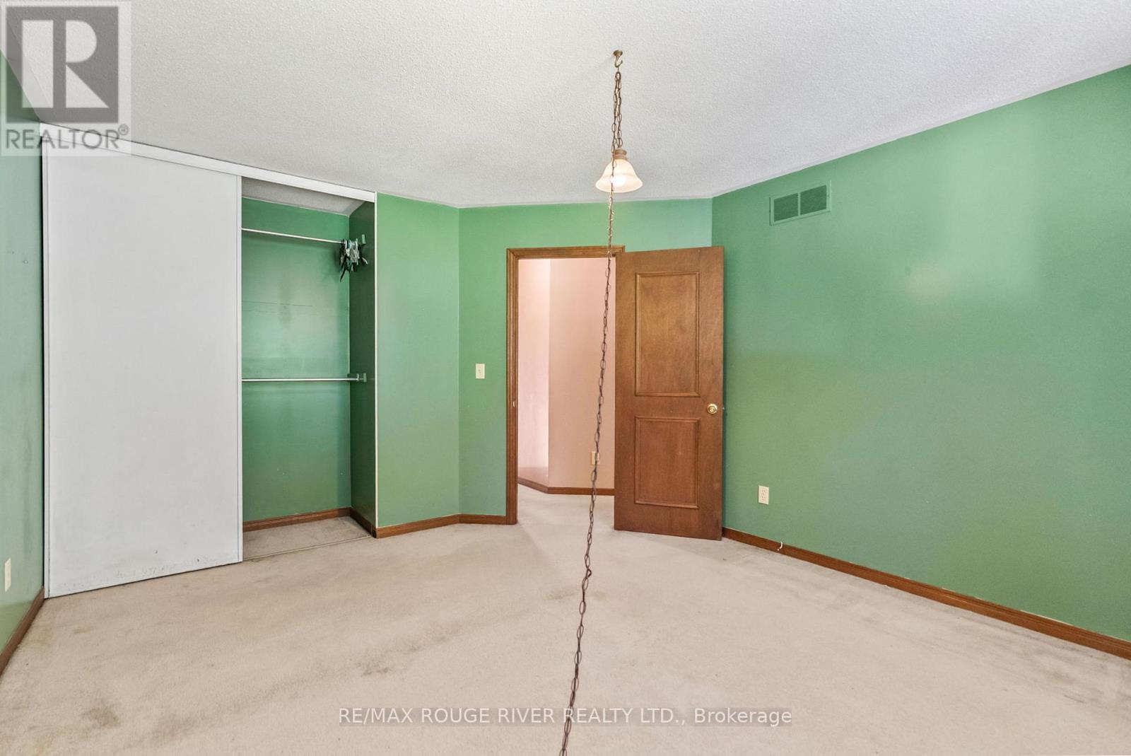 Photo 37 of 16 Borland Court, Clarington ON
