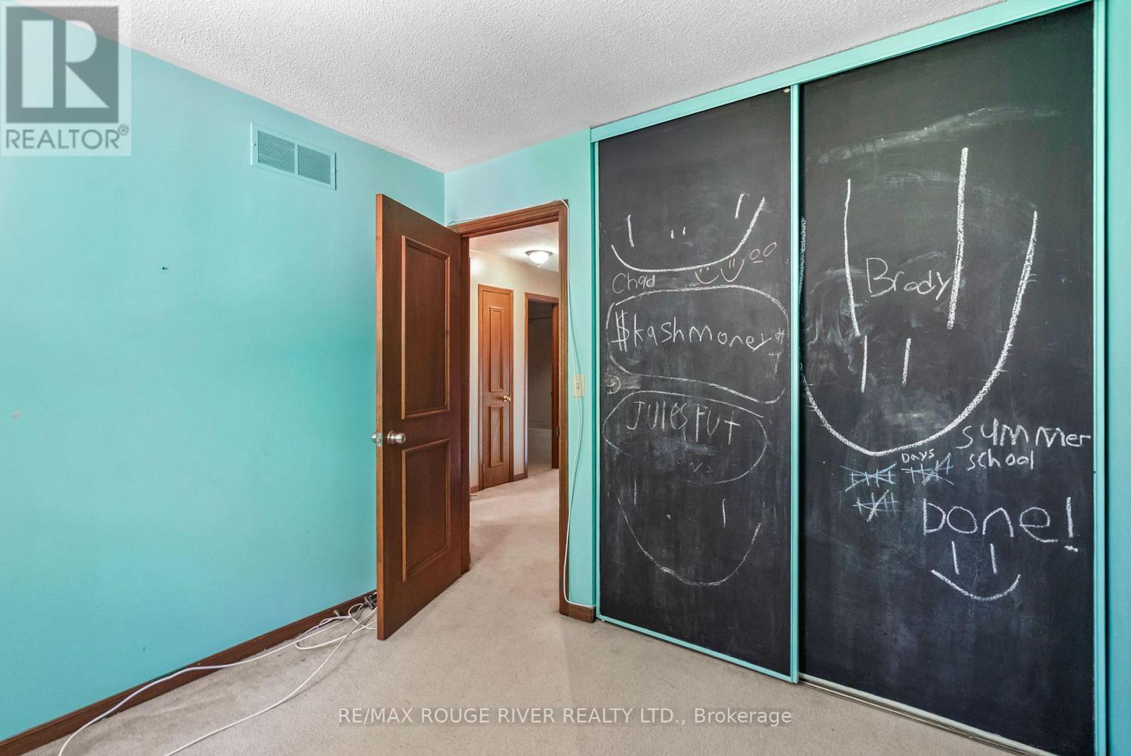 Photo 14 of 16 Borland Court, Clarington ON
