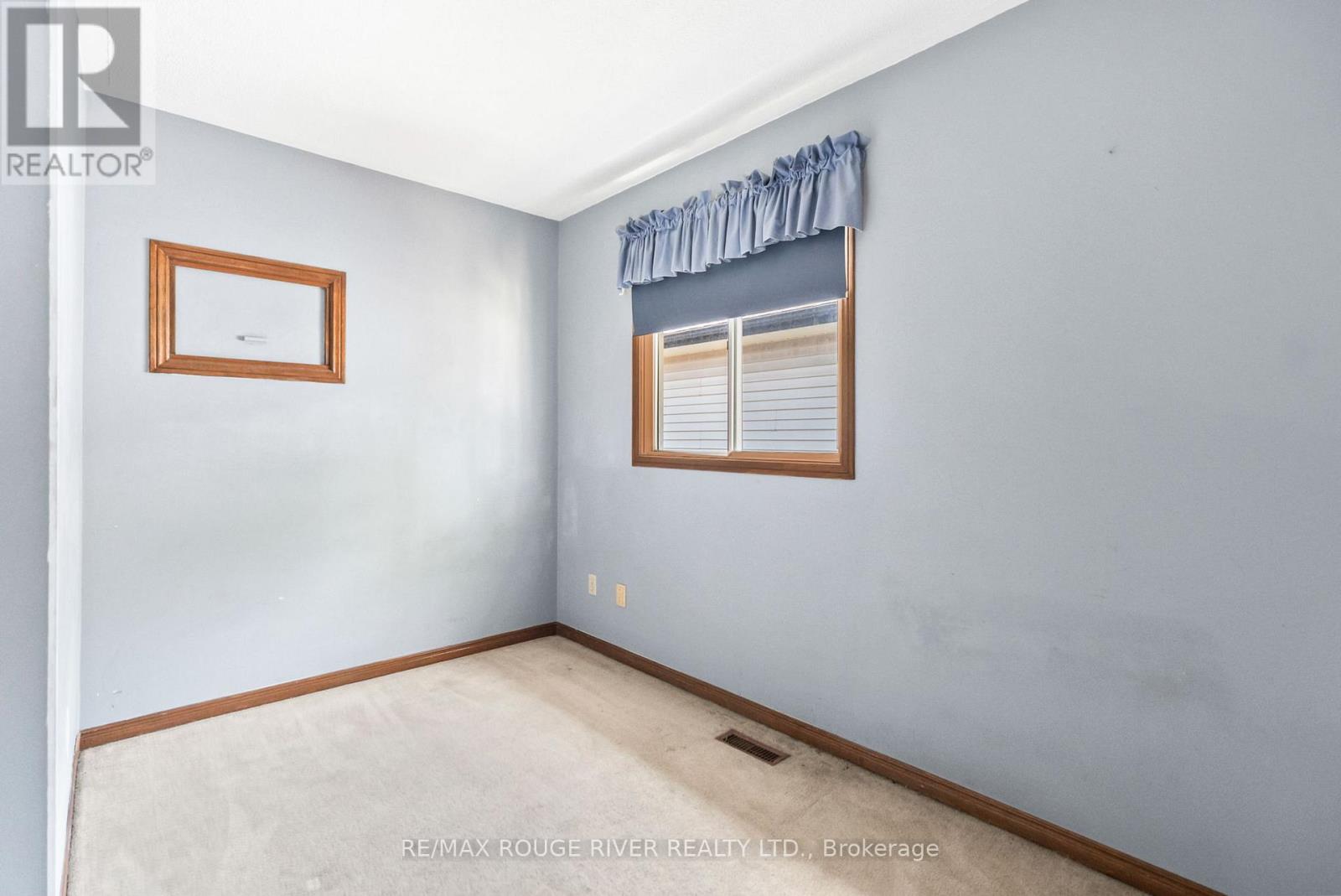 Photo 39 of 16 Borland Court, Clarington ON