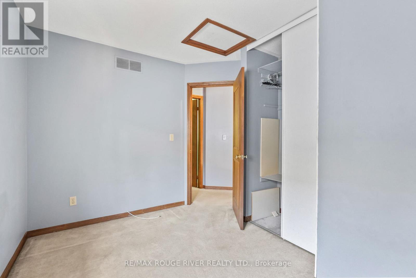 Photo 9 of 16 Borland Court, Clarington ON