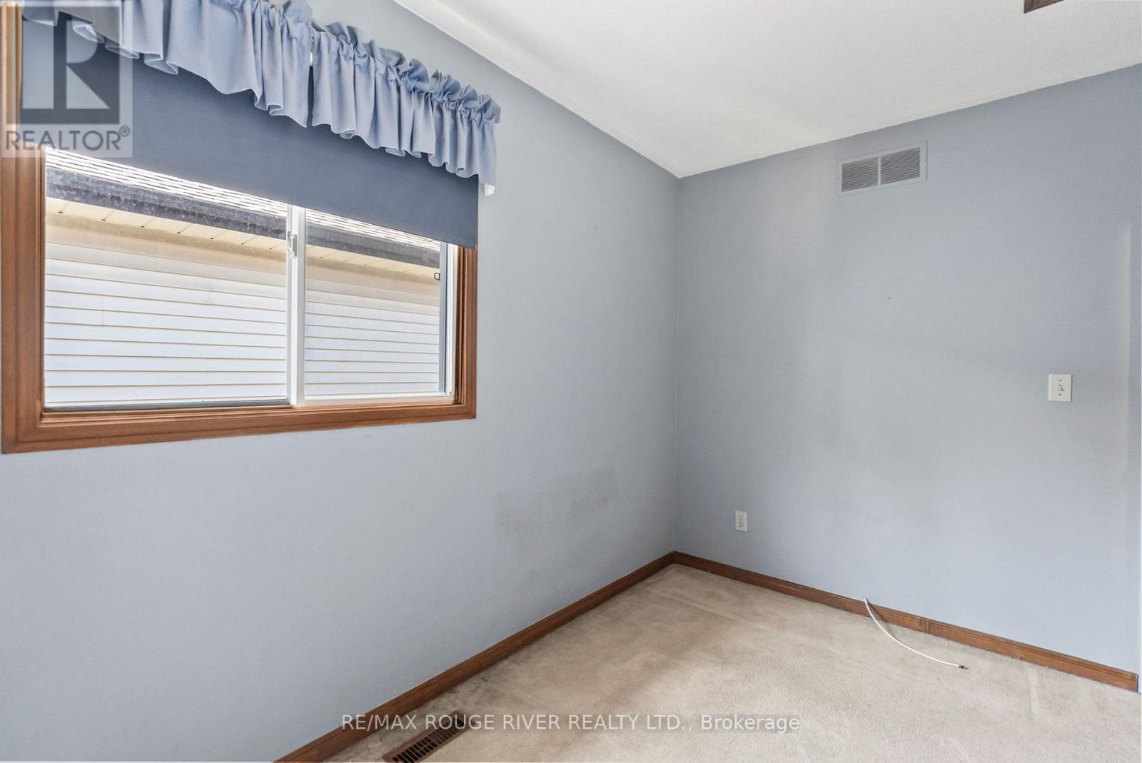 Photo 18 of 16 Borland Court, Clarington ON