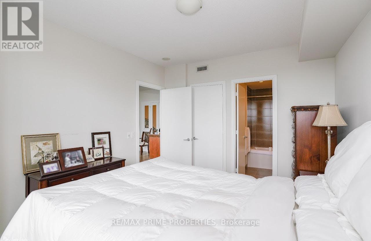 Photo 3 of 1804 181 Wynford Drive, Toronto ON