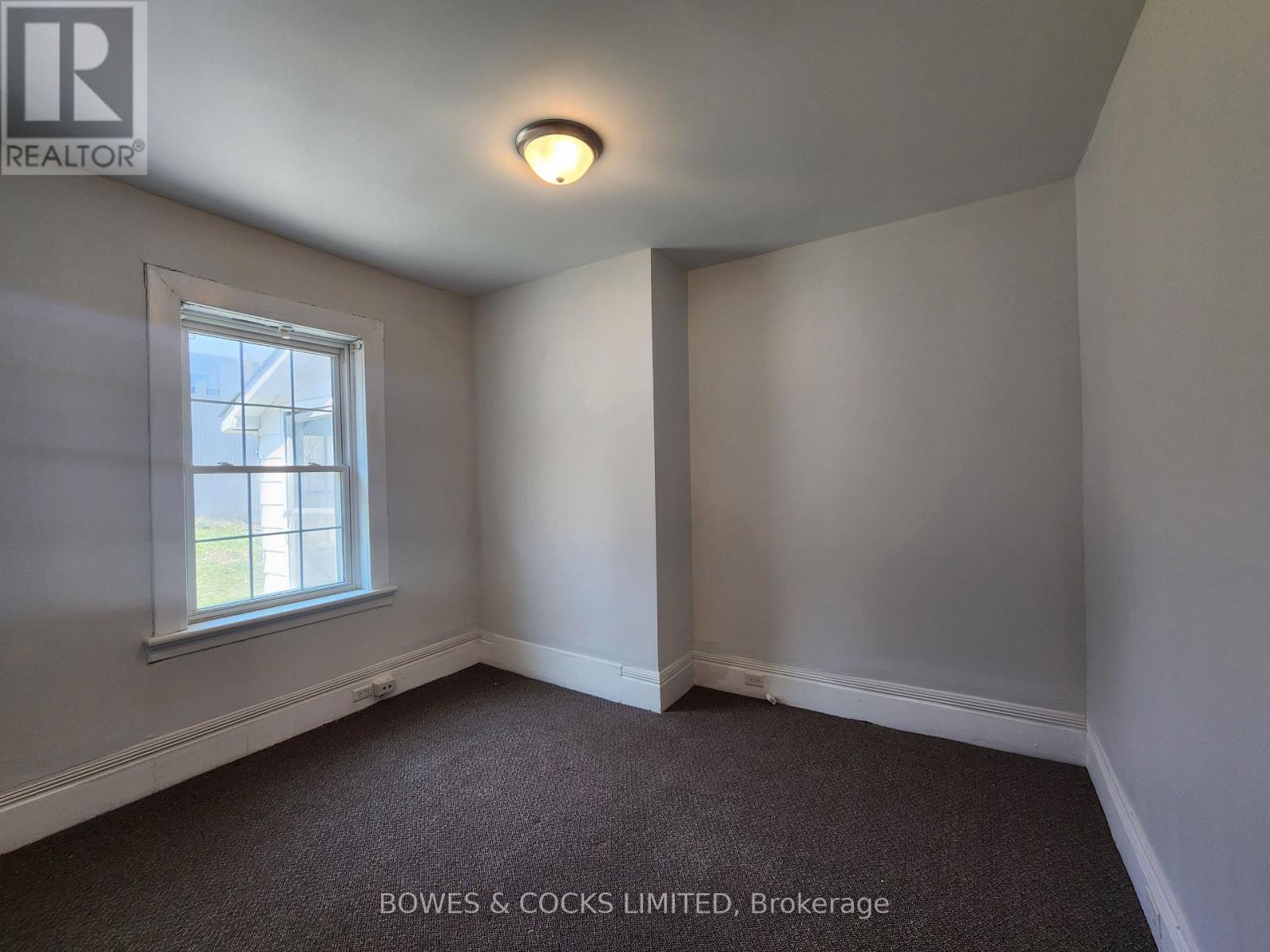 Photo 12 of 124 Maple Avenue, Dysart Et Al ON