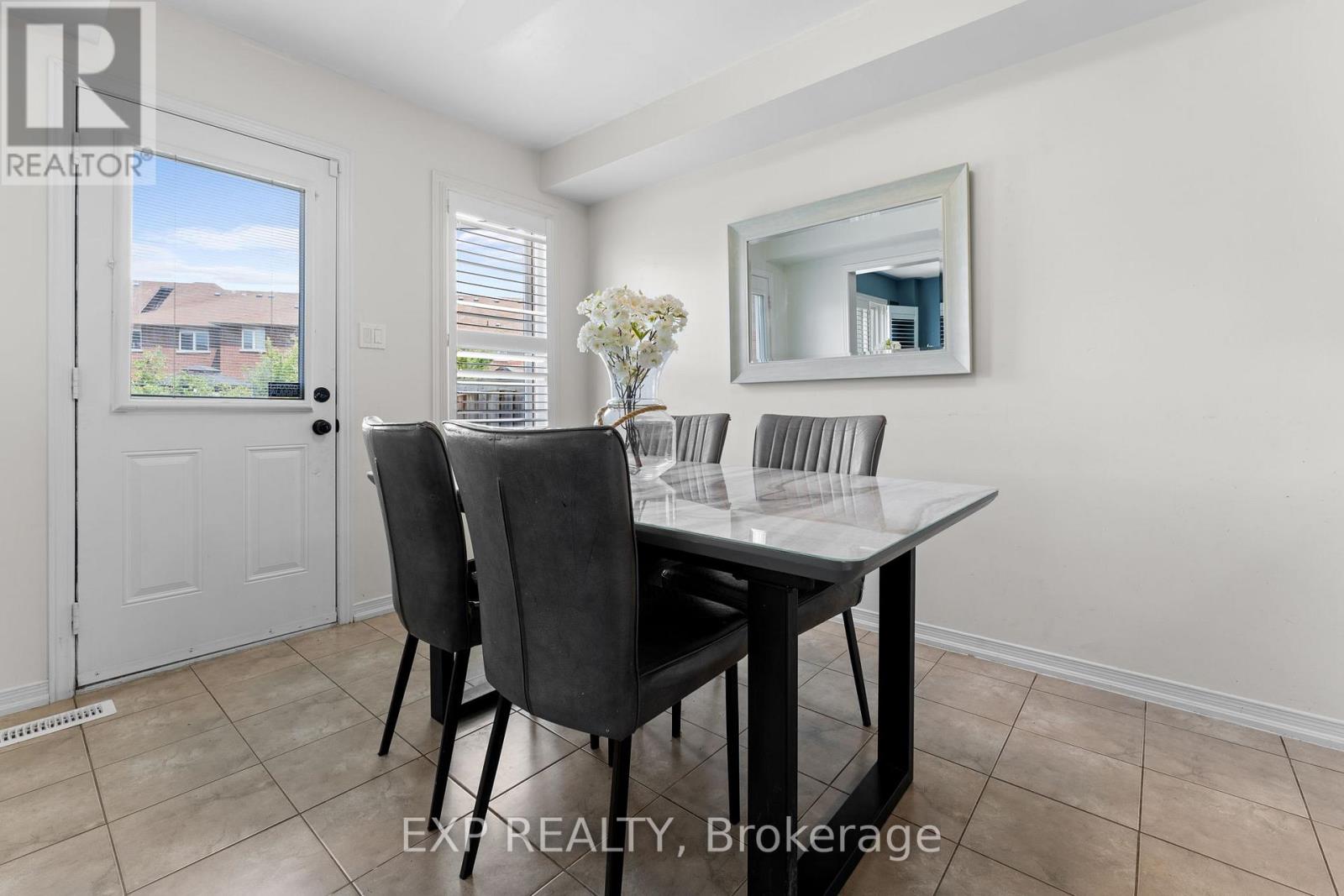 Photo 4 of 13 Burnstown Circle, Brampton ON