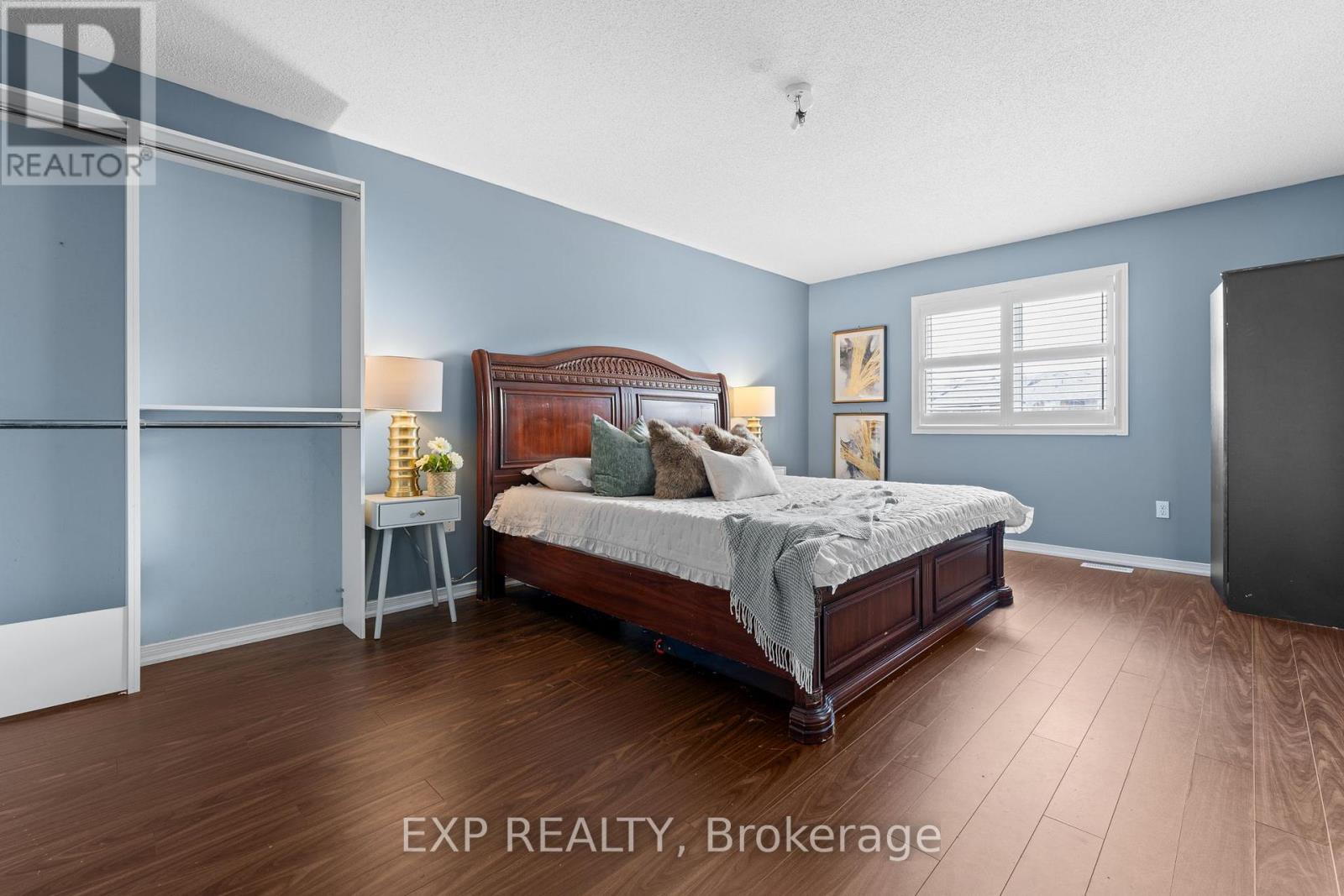 Photo 8 of 13 Burnstown Circle, Brampton ON