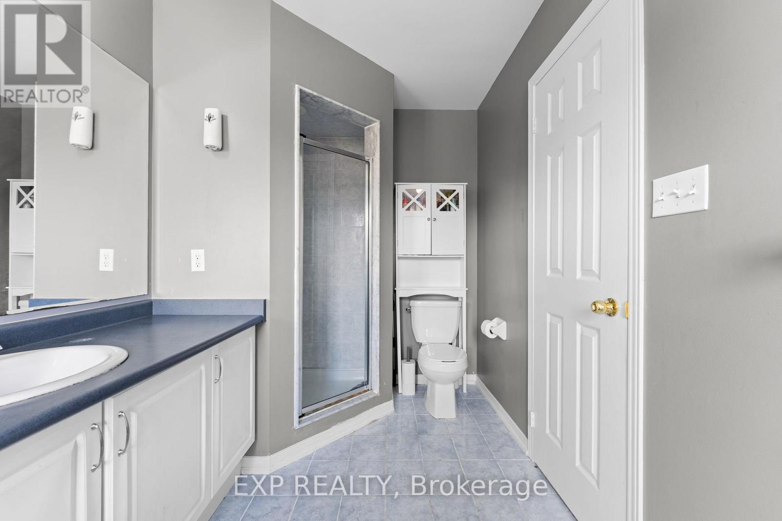 Photo 16 of 13 Burnstown Circle, Brampton ON