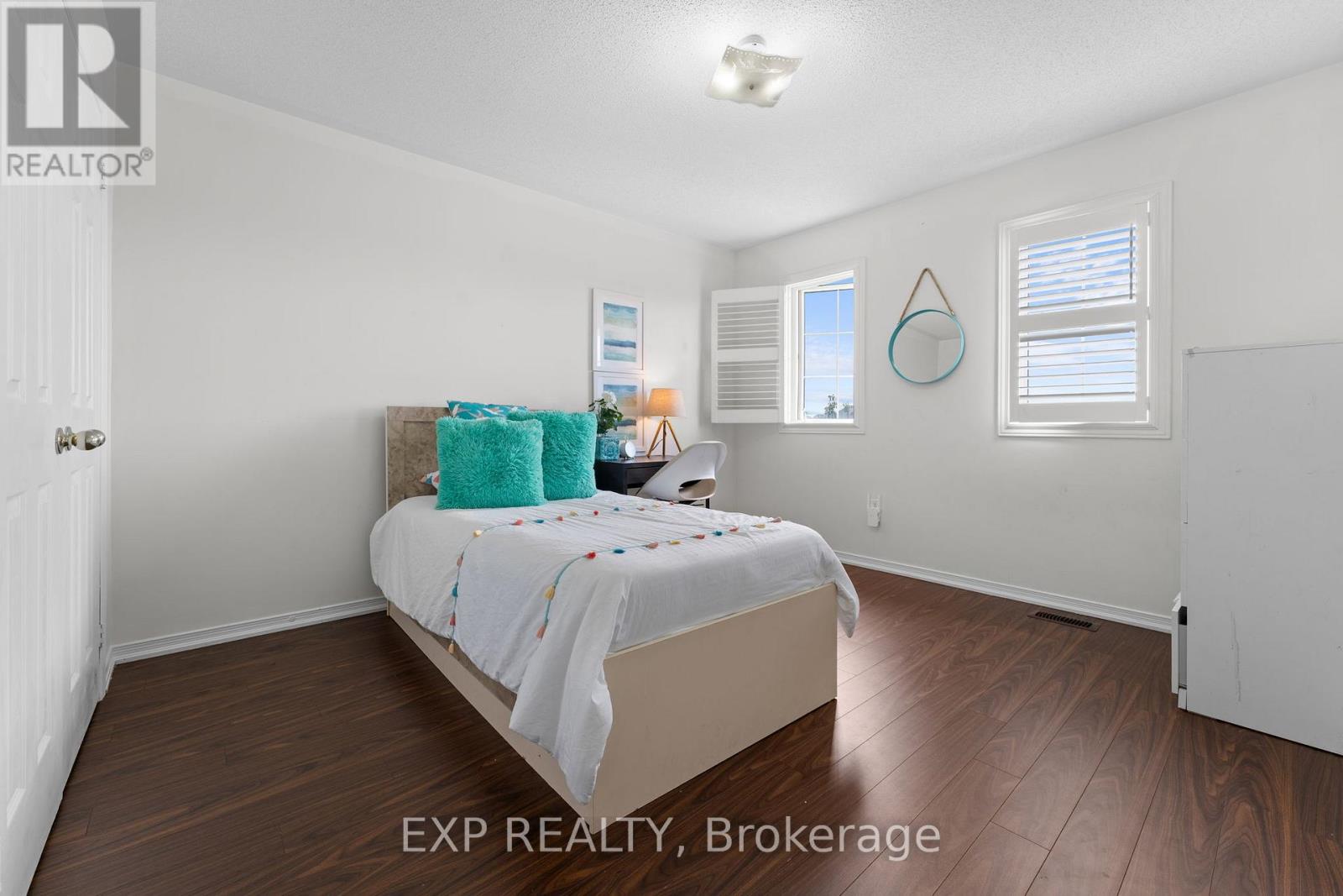 Photo 12 of 13 Burnstown Circle, Brampton ON