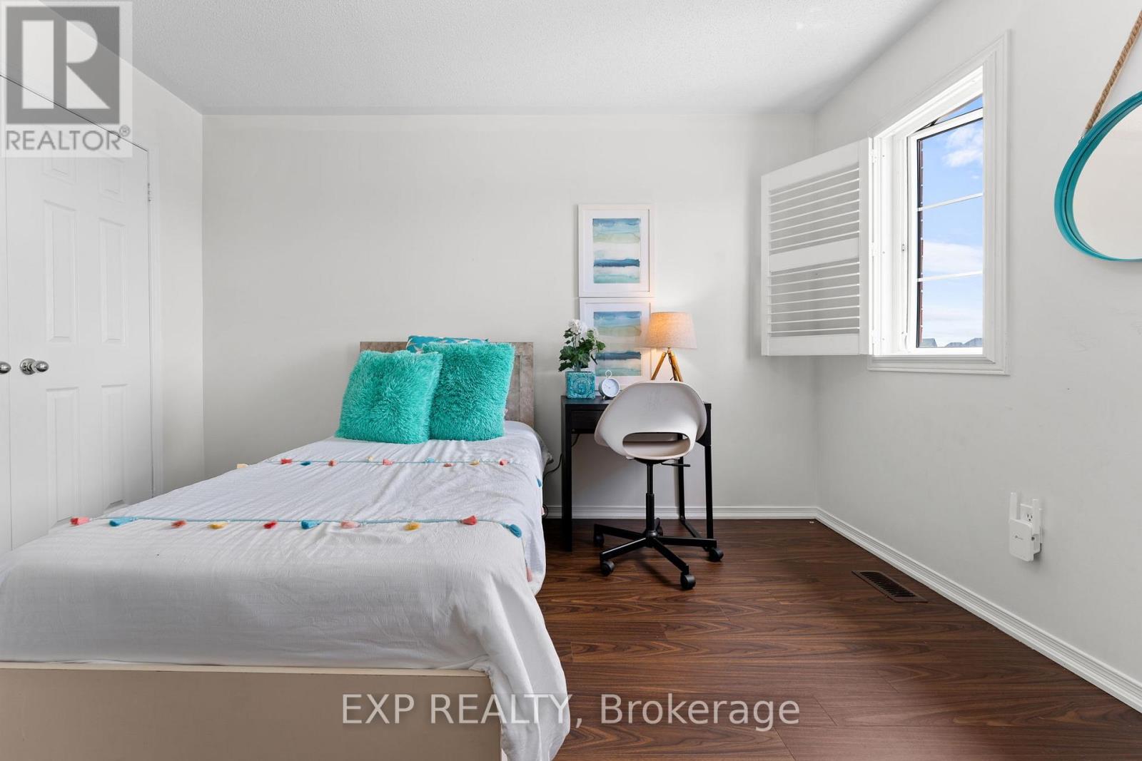 Photo 15 of 13 Burnstown Circle, Brampton ON