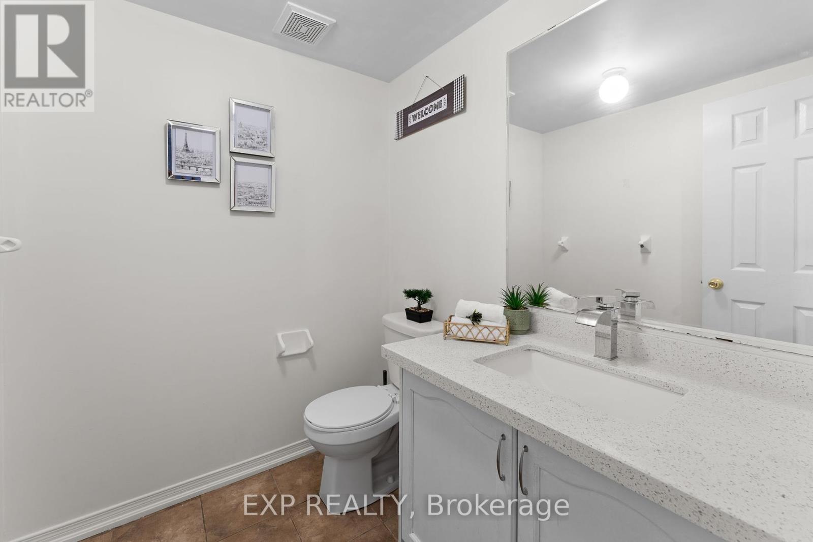 Photo 5 of 13 Burnstown Circle, Brampton ON