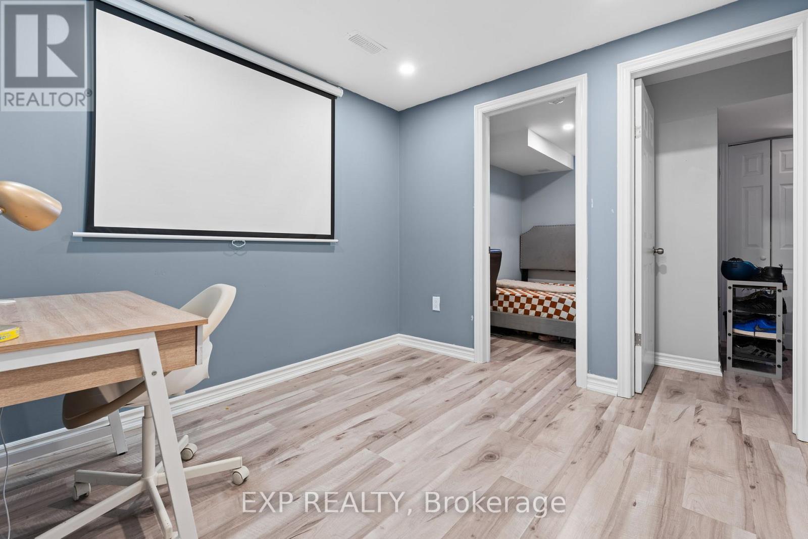 Photo 18 of 13 Burnstown Circle, Brampton ON