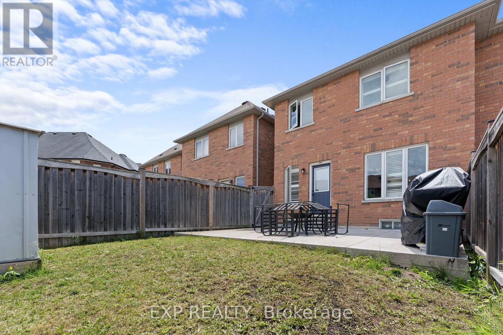 Photo 10 of 13 Burnstown Circle, Brampton ON