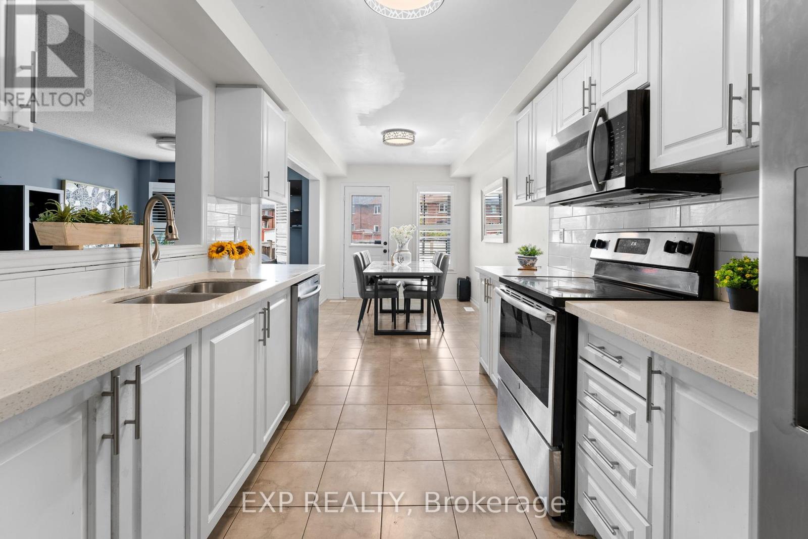 Photo 3 of 13 Burnstown Circle, Brampton ON