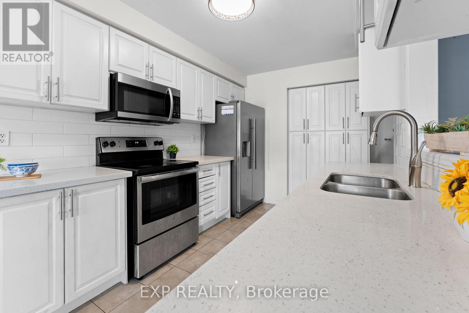Photo 25 of 13 Burnstown Circle, Brampton ON