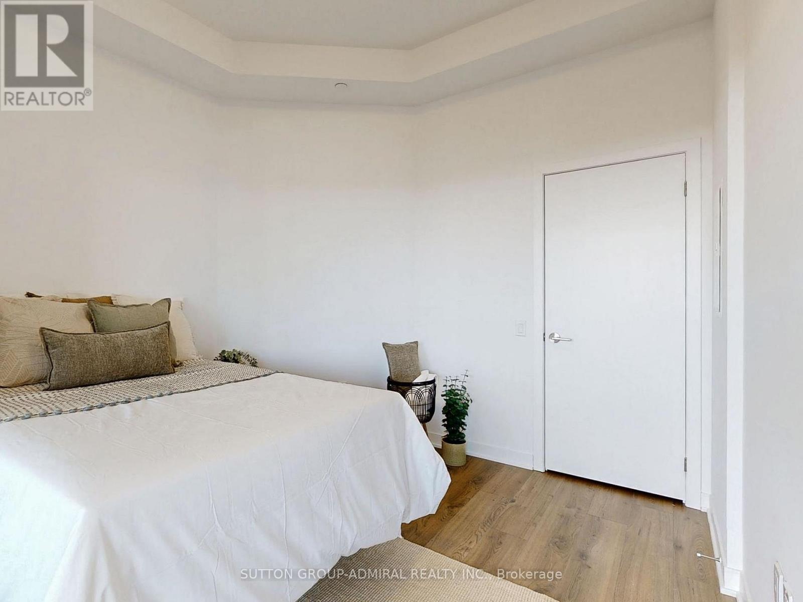 Photo 17 of Lph 15 395 Dundas Street W, Oakville ON