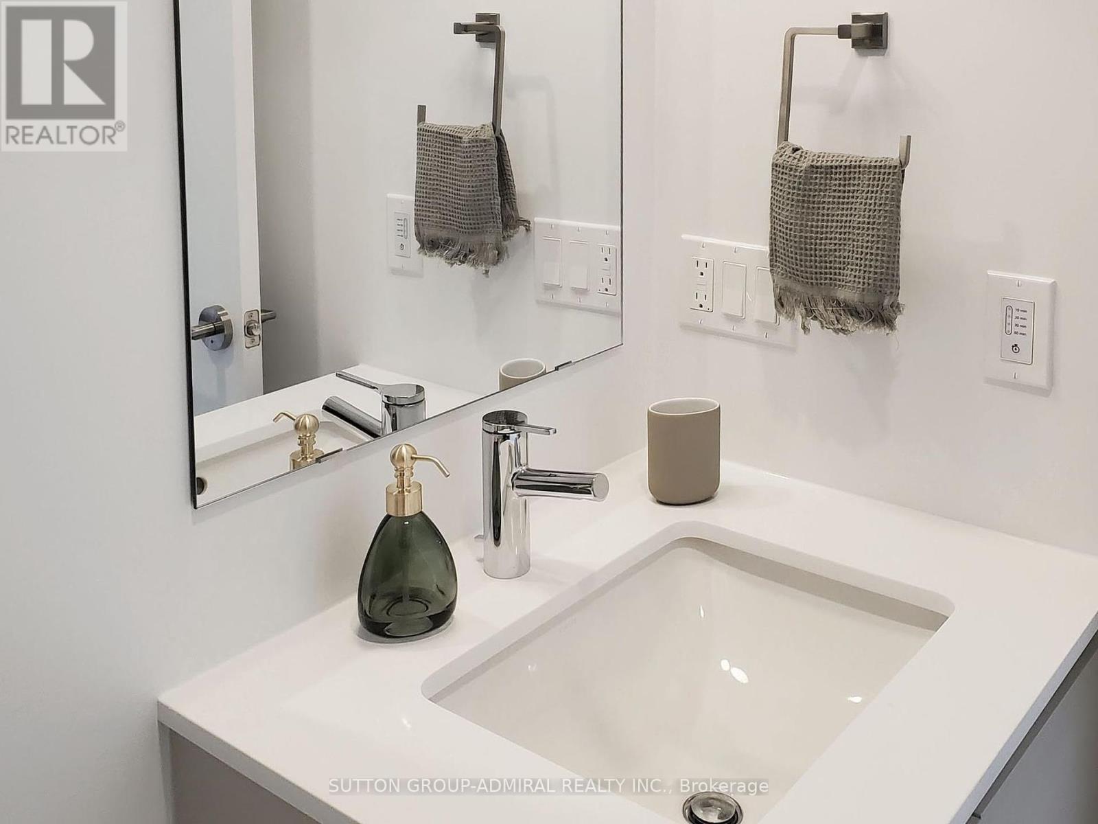Photo 36 of Lph 15 395 Dundas Street W, Oakville ON