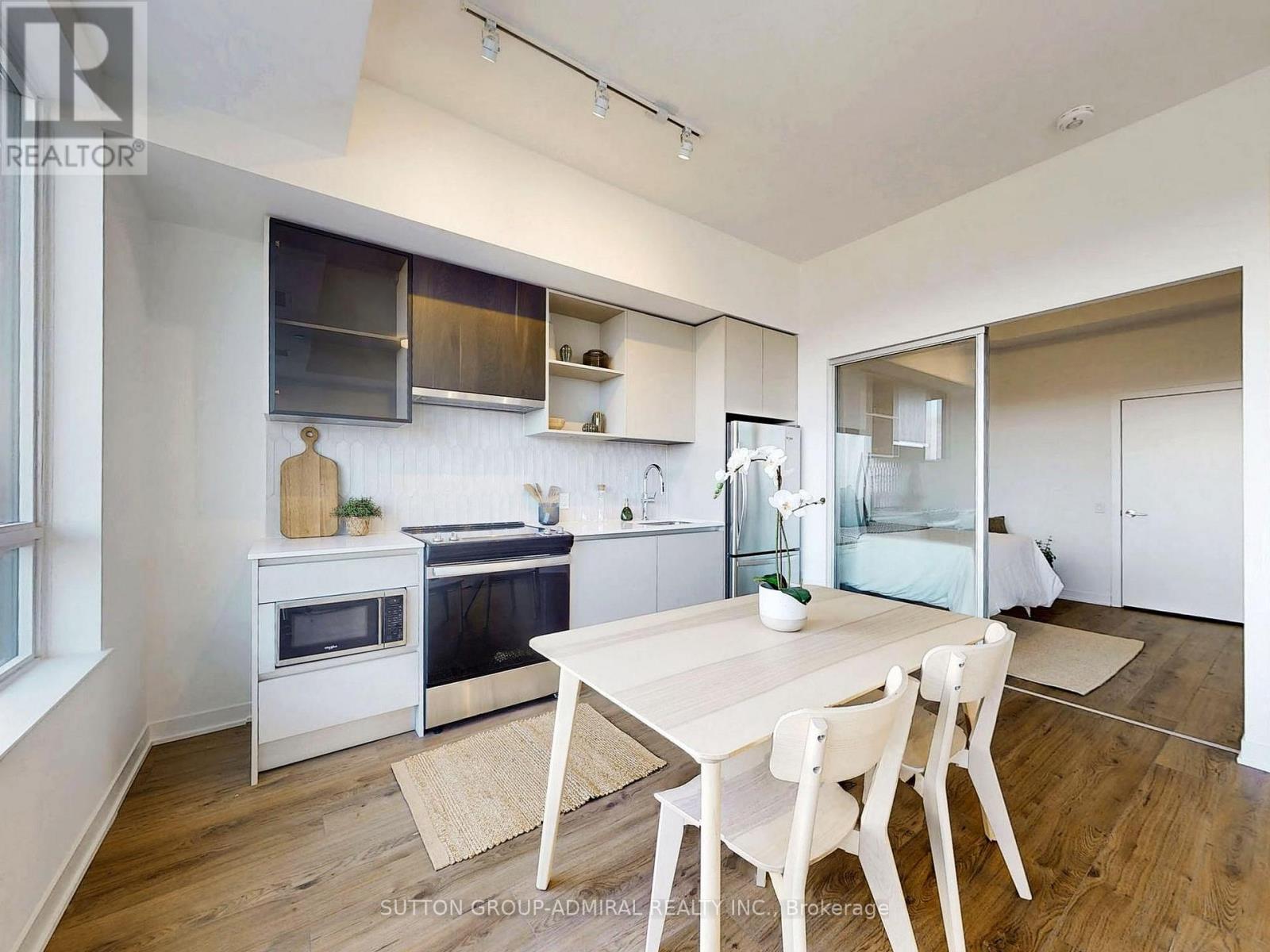 Photo 22 of Lph 15 395 Dundas Street W, Oakville ON