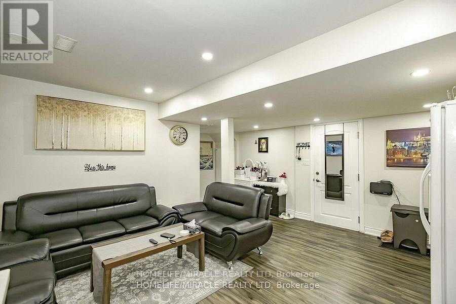 Photo 17 of 20 Culture Crescent, Brampton ON