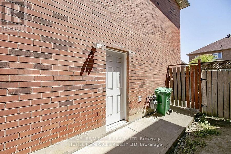 Photo 38 of 20 Culture Crescent, Brampton ON
