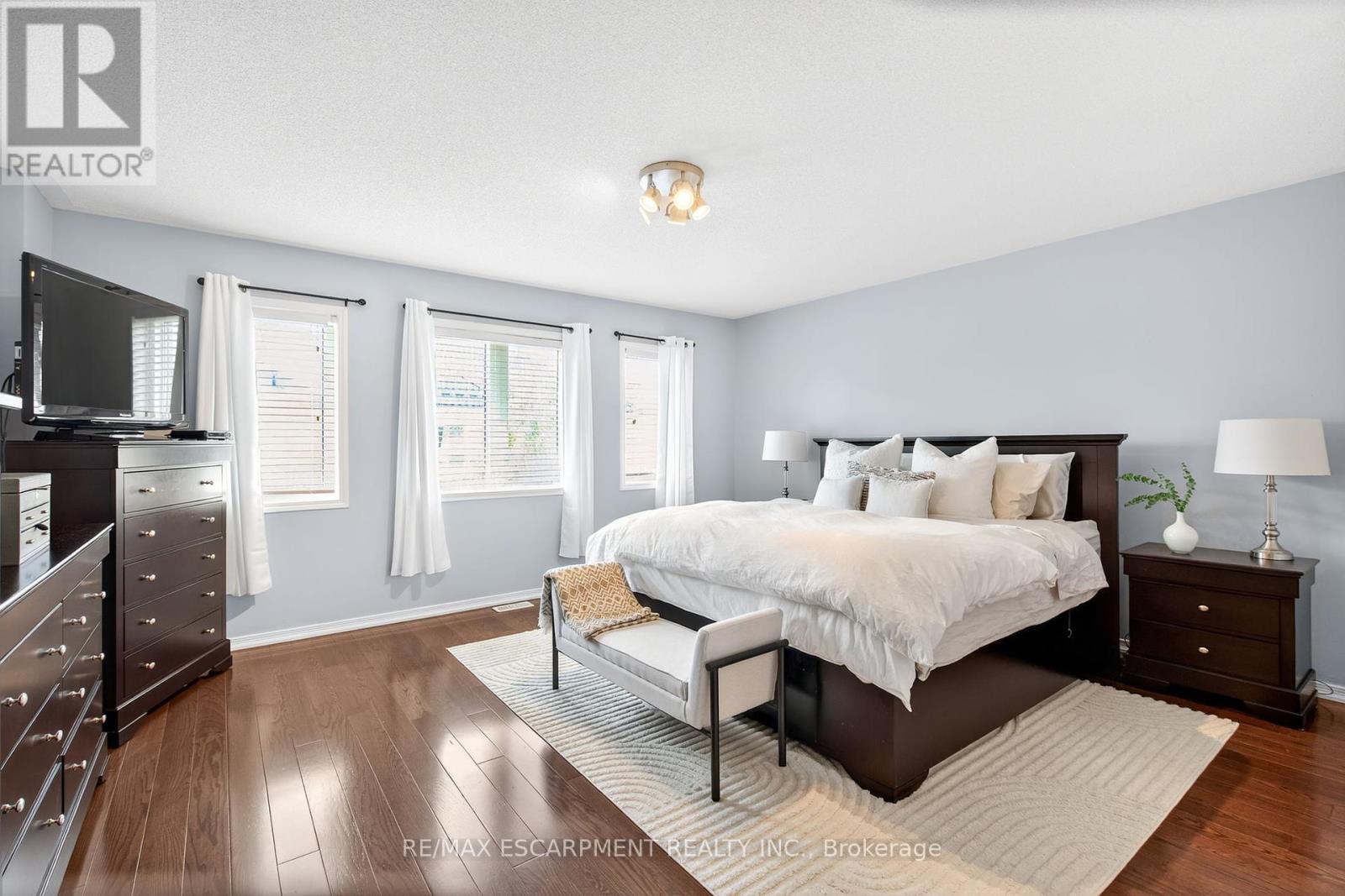 Photo 10 of 4223 Fuller Crescent, Burlington ON